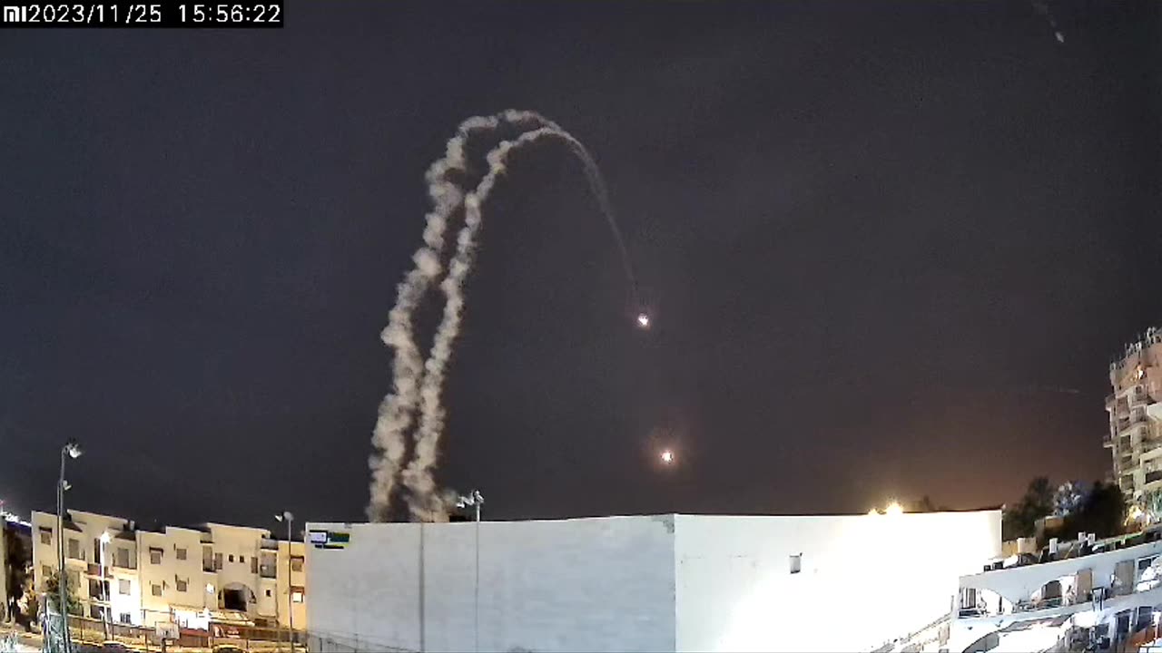 Arrow2s taking out missiles over Eilat
