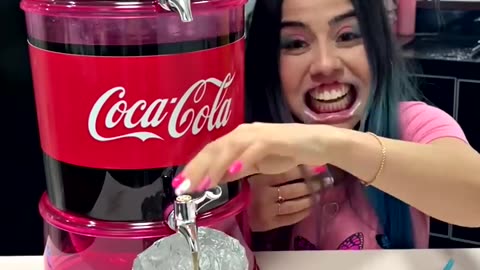 Doesn't know how to drink Coca-Cola