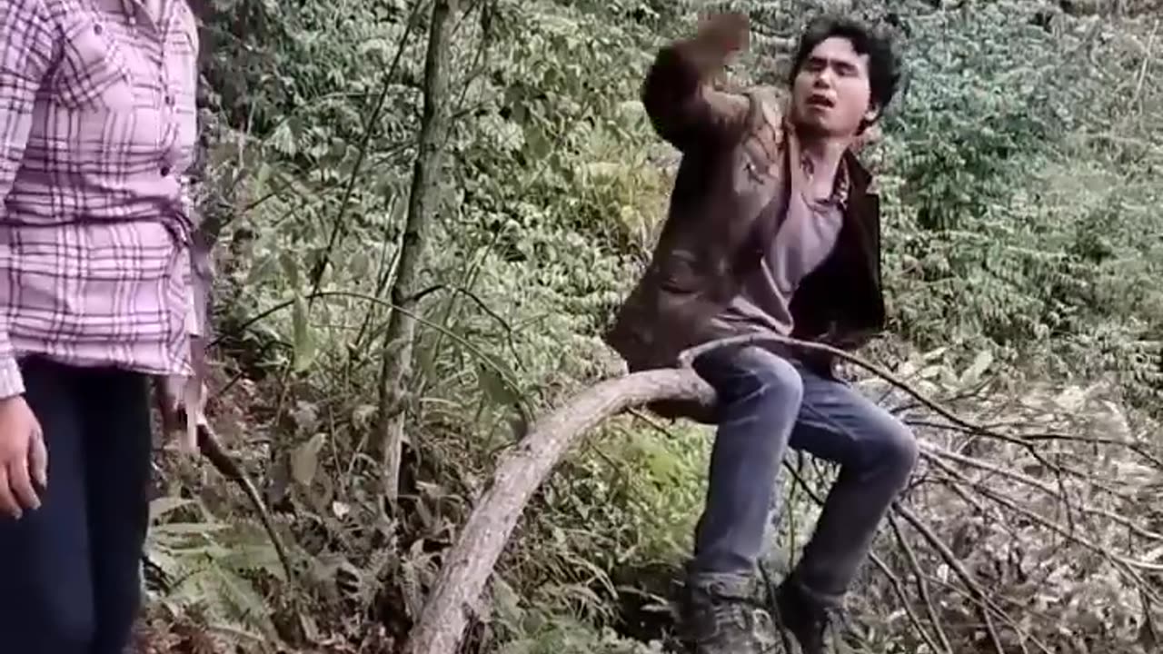 Weekly Laughter | Looks funny
