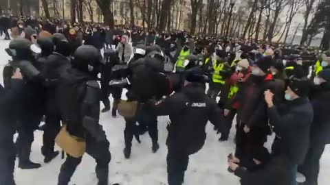 Mass arrests begin in St