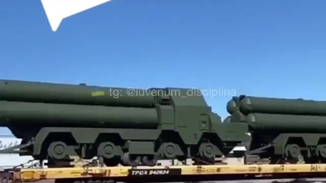 Russian SAM missile truck mockups on Norfolk Southern railcars, June 2023