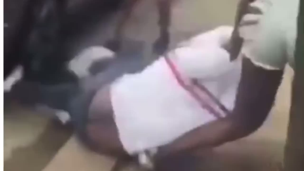Street Goon Gets Beat By Stripper In NYC