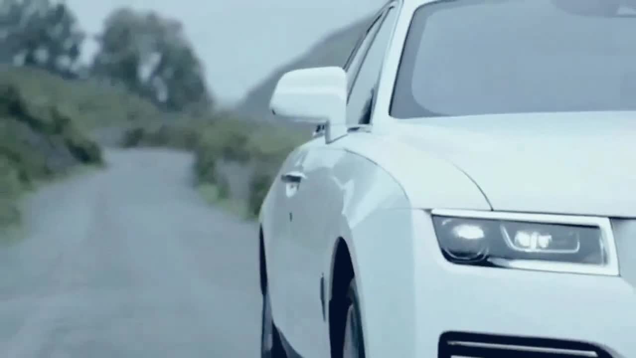 The New Rolls Royce Ghost in Rood