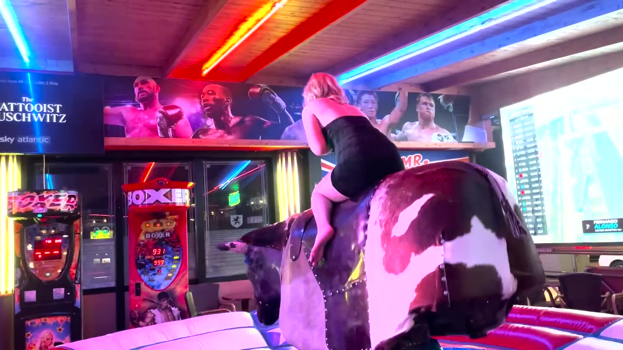 GIRL TAKE ON THE BULL! Benidorm Bull Ride. Mechanical Bull EPIC FAIL