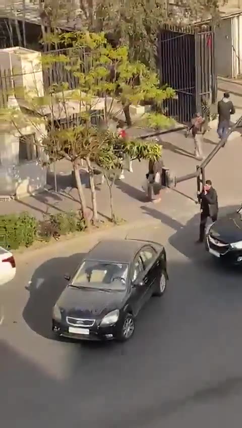 The central bank of Syria is getting looted.