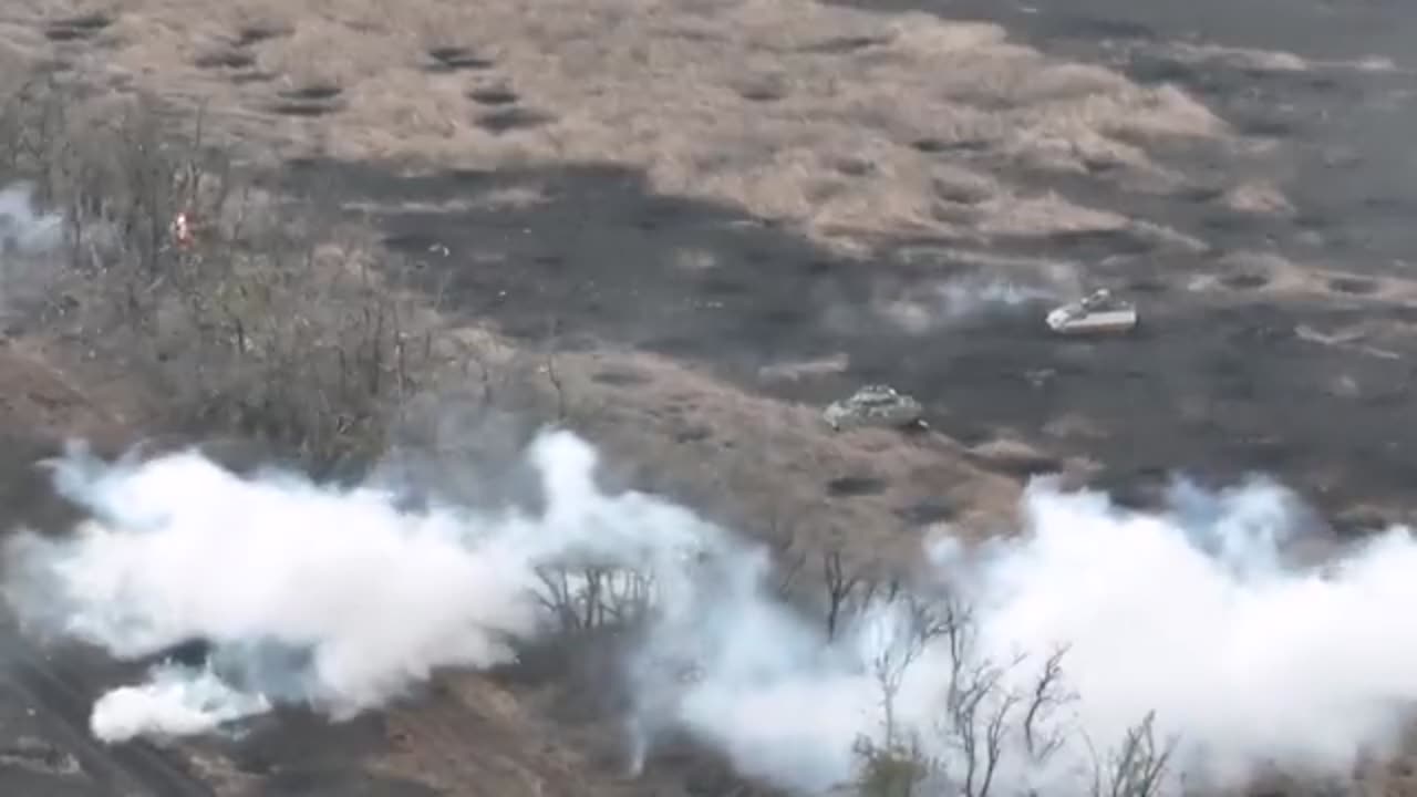 Ukrainian Bradley Fires Smoke Grenades During Assault on Russian Lines