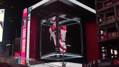 LV&NIKE naked eye 3D advertisement