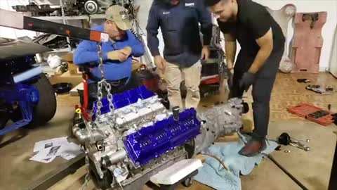 BUILDING A BURNT HELLCAT IN MINUTES !