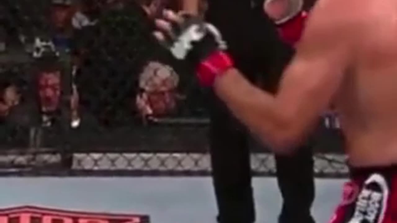 Lyoto Machida arranca um dente de Randy Couture