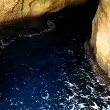 Beautifully performed jumps off a cliff right to Da water