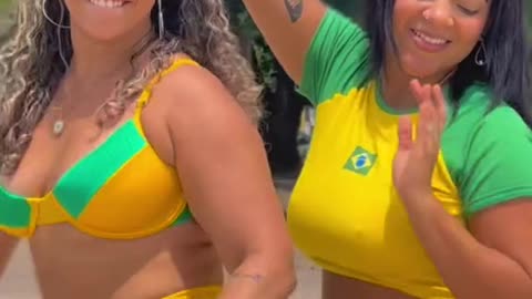 Hot Brazilian Girls Dance Move 🥵