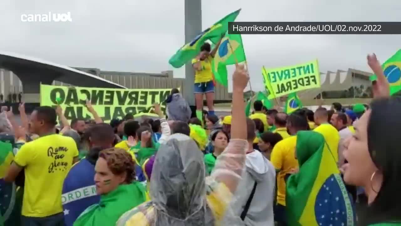 Bolsonaristas pedem intervenção e que Exército 'saia do quartel' em Brasília