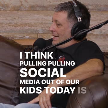 S1 Ep16 - Has social media kept you from reading? Do you know anyone who loves to read?