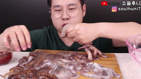 산낙지 살아있는 통째로 먹방 리얼사운드 ASMR MUKBANG ! SLICED RAW OCTOPUS 活章鱼, 吃播