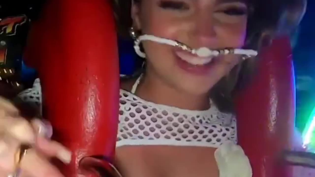 Beautiful women slingshot ride 😲🤫