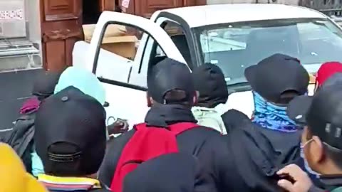 Crowd breaks down door of Mexico's presidential palace.