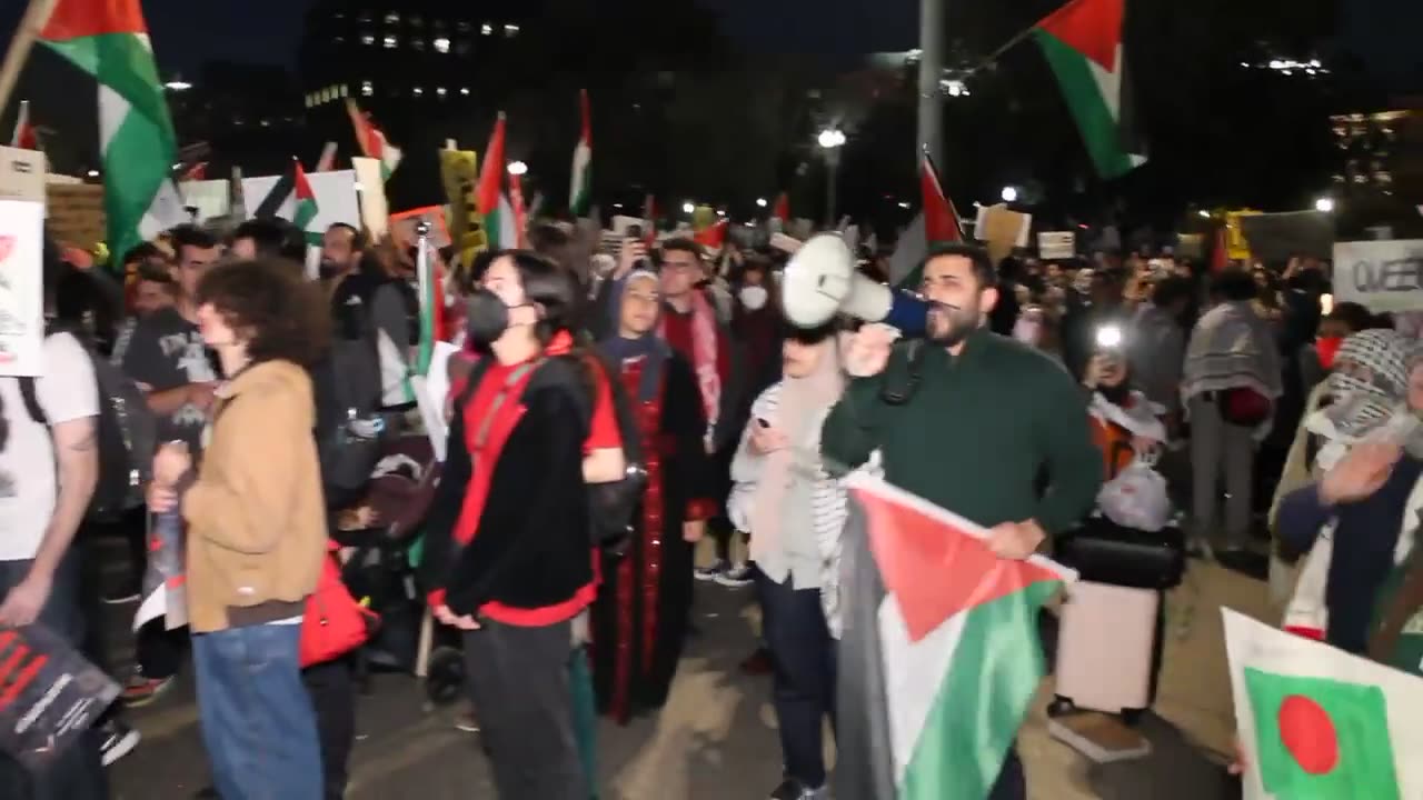 Protesters scream “Takbir, Allahu Akbar” at White House