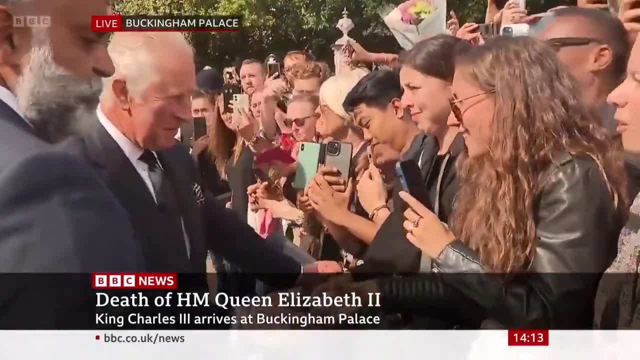 King Charles III greets crowds outside Buckingham Palace_2