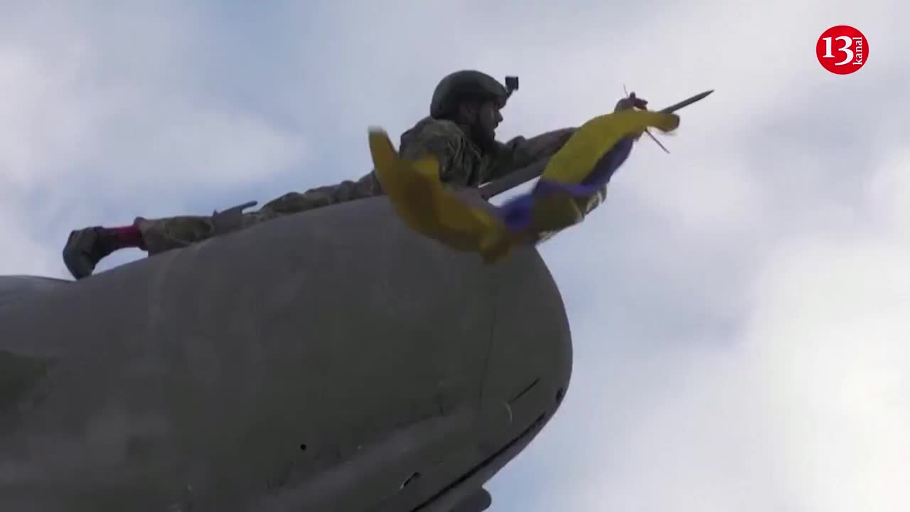 Ukrainian soldiers RAISED FLAG at aircraft monument in Bakhmut where fierce battles were fought