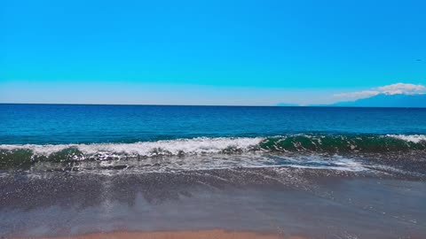 sea ​​waves on the shore of the beach