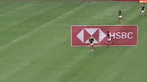 This rugby player showed UNBELIEVABLE strength!