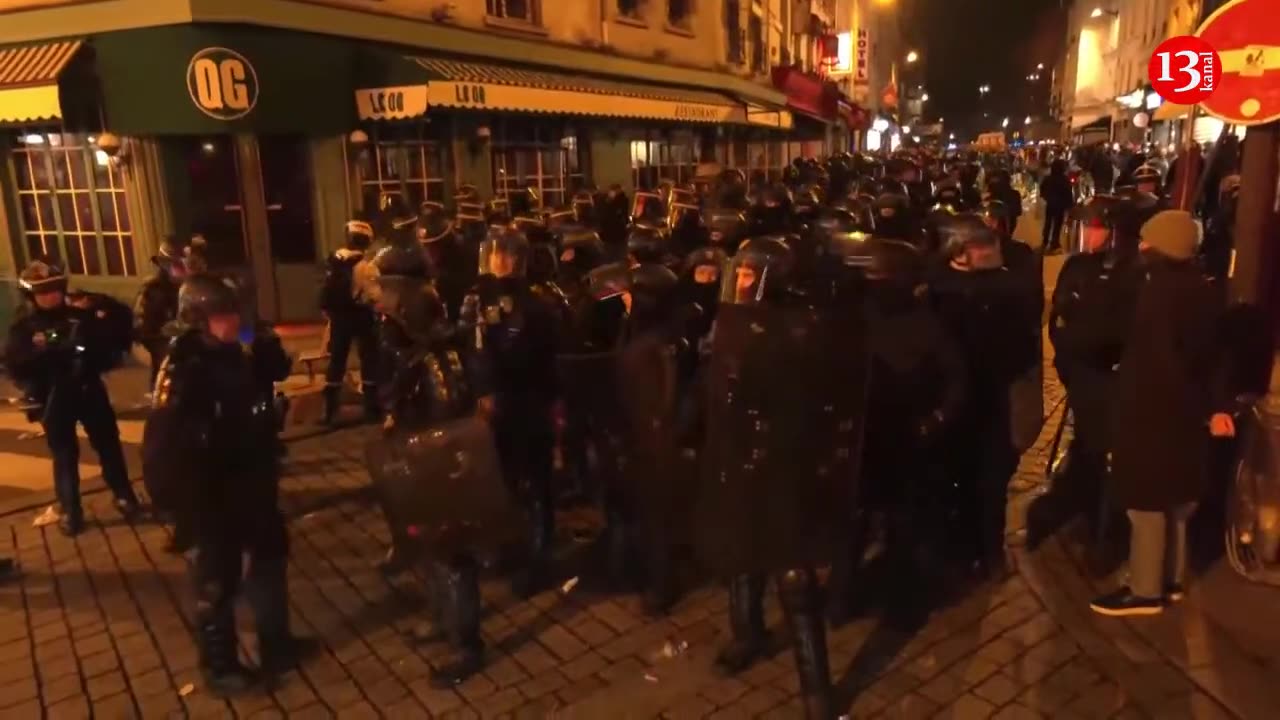 Anti-pension bill protesters clash with police in Paris