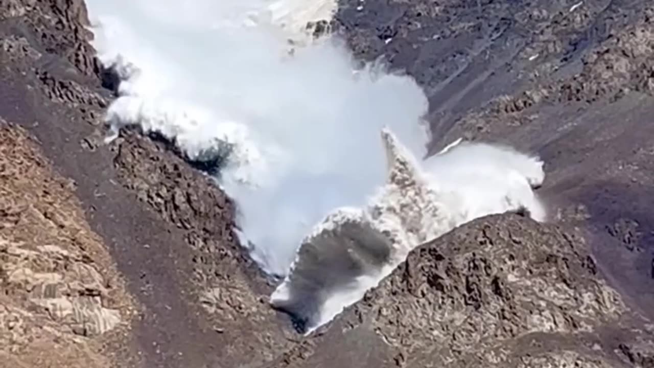 Caught_in_an_Avalanche_in_Kyrgyzstan Everyone_Survived_ _ViralHog