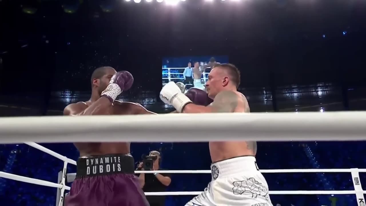 Controversial! Usyk vs Dubois Highlights | FITE