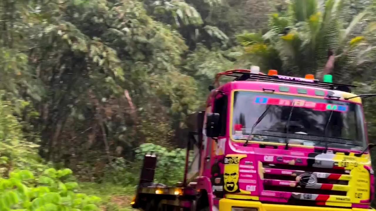 Heavy vehicle' driving difficult turn