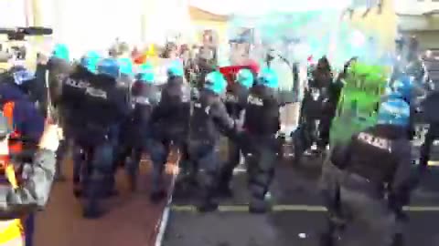 Pro Palestine protesters attempt to attack Israeli gazebo in VicenzaOro Fair police stop them