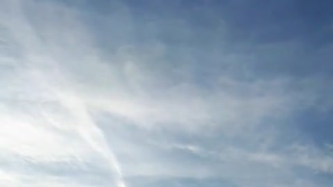 Himmel in Berlin am 8.11.2022 um 15:45 Uhr