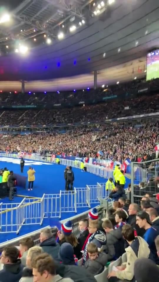 Entire stadium chants “Macron Resign”