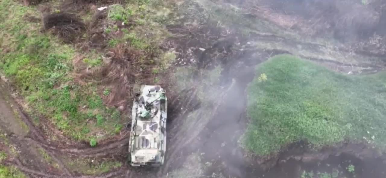 05/19/2022 BTR-82 is firing at the positions of the Armed Forces of Ukraine