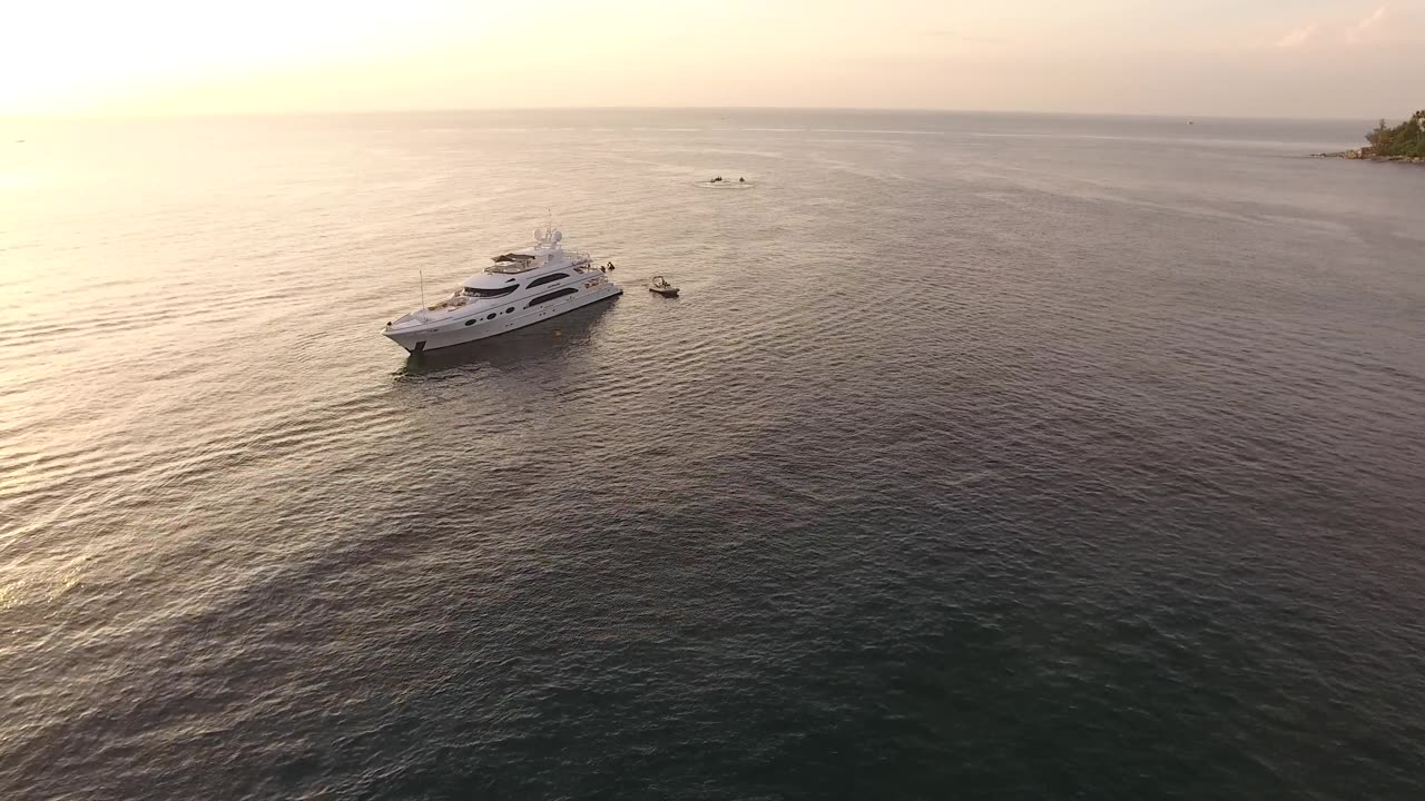 Book a luxury Yacht with us for a great experience