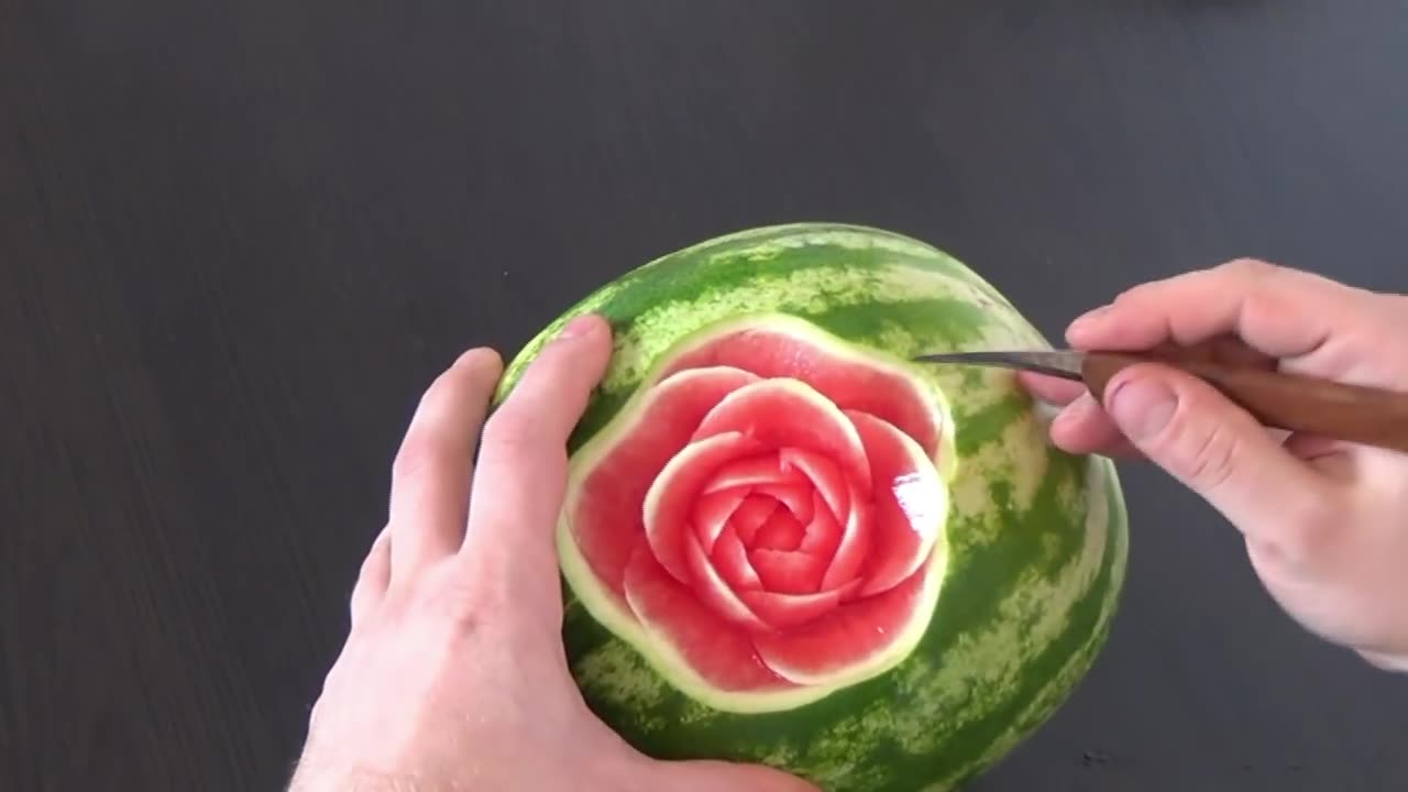 How to make watermelon rose / Jak zrobić różę w arbuzie