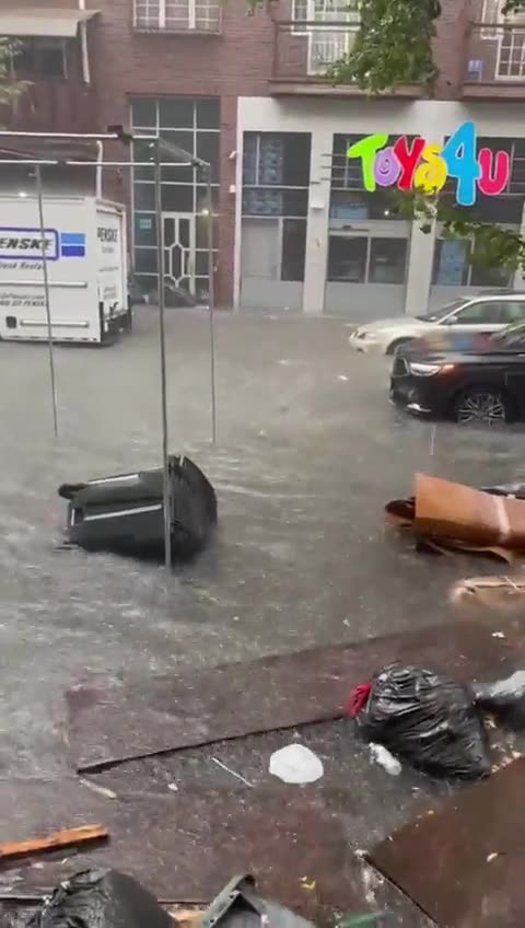 NYC: Williamsburg, Brooklyn is already completely flooded
