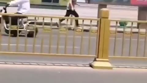 [CHINA] Chinese Man SMASHES Propaganda Boards