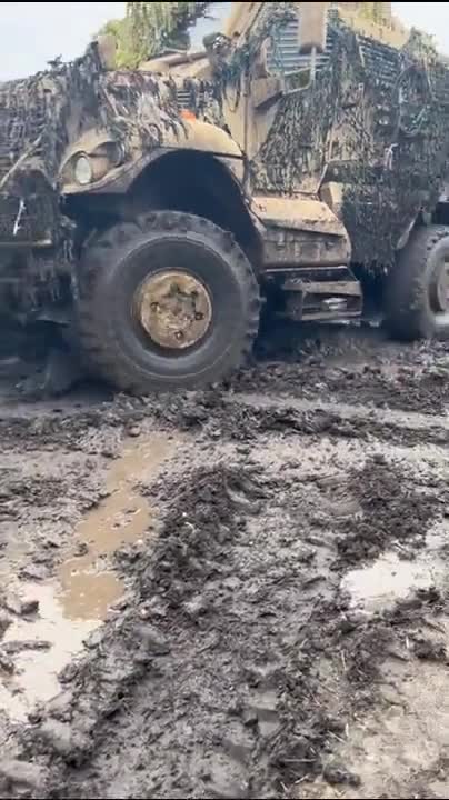 American MaxxPro MRAP vs Ukrainian mud