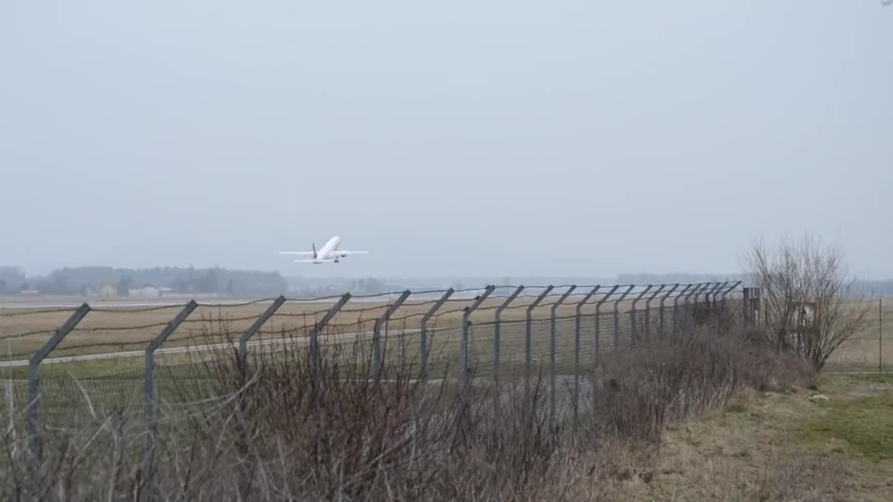 Lufthansa E195 takeoff @ Flughafen Graz