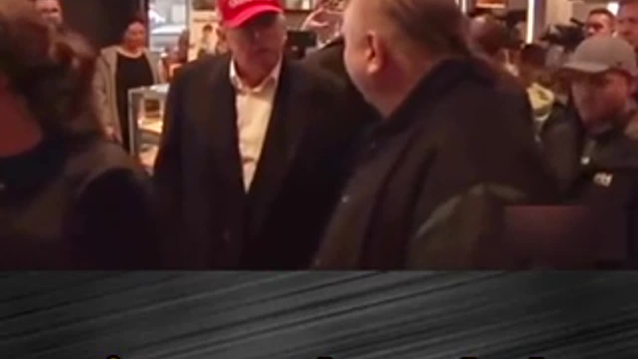 PRESIDENT TRUMP AT MACDONALD’S🍔 IN OHIO AND PAYS THE 💵 FOR THE CITIZENS