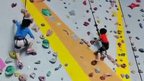 99% of the people can't climb these two children, so let's have a try; -)mp4