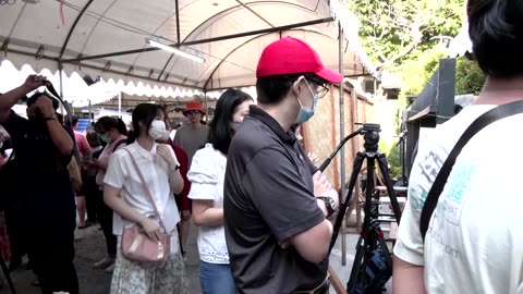 Thais flock to the polls as election kicks off