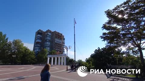 Na hlavním náměstí v osvobozeném Melitopolu byla vztčena ruská vlajka