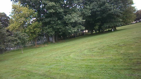 Promenerar förbi vid Viskängen, Helsingborg 12 Sept. 2013