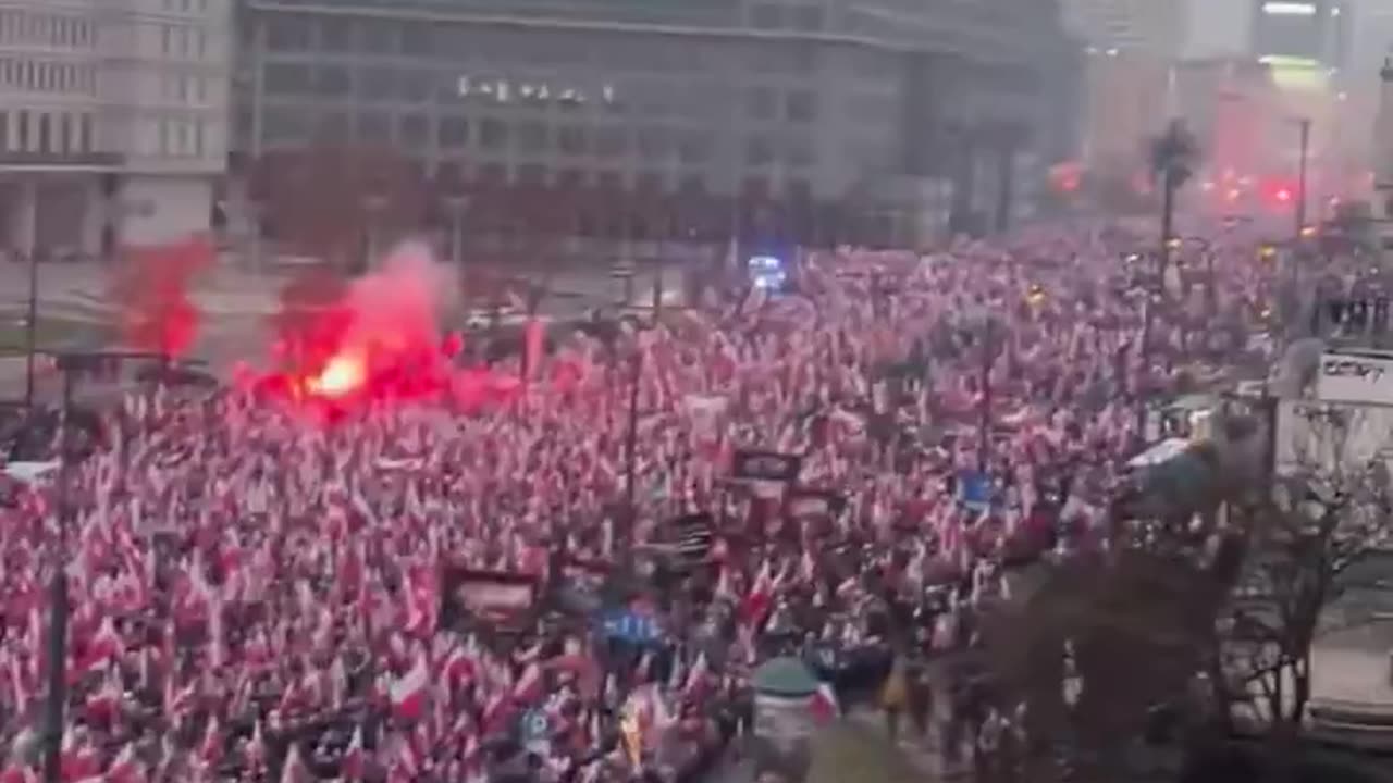 🇵🇱 Several Hundred Thousand Polish people out today rejecting Globalism