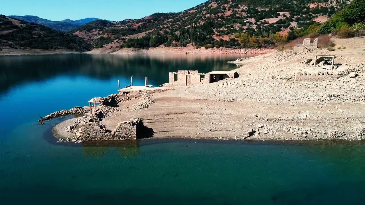 Take pictures of the Greek landscape from the air 1