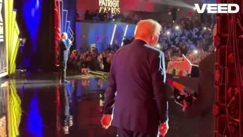 President Trump receives the 'Patriot of the Year Award 🔥 🇺🇸