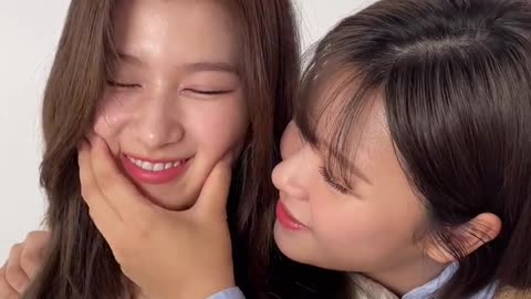 3-2-1 ! Emm-Muuahh😘❤ #muuahh #TWICE #트와이스 #JEONGYEON #SANA #정연 #사나