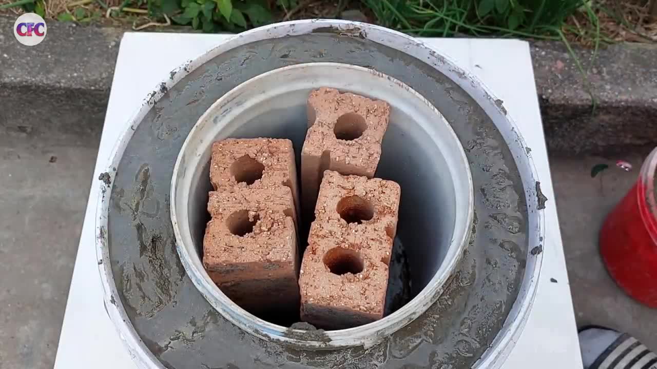 How to cast a smokeless stove with cement and paint bucket