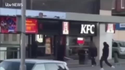 Just another day in "modern Britain", machete battle in broad daylight in Leeds on Tuesday.